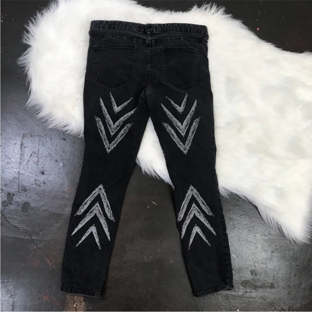 Free People Dotted Ikat Arrow Chevron Black Skinny Jean's - Picture 4 of 5